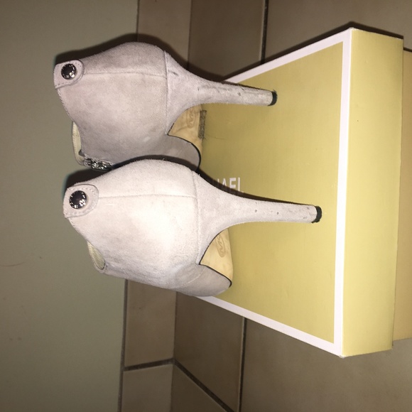 MICHAEL Michael Kors Suede Ankle Boots BARELY WORN - Picture 3 of 4